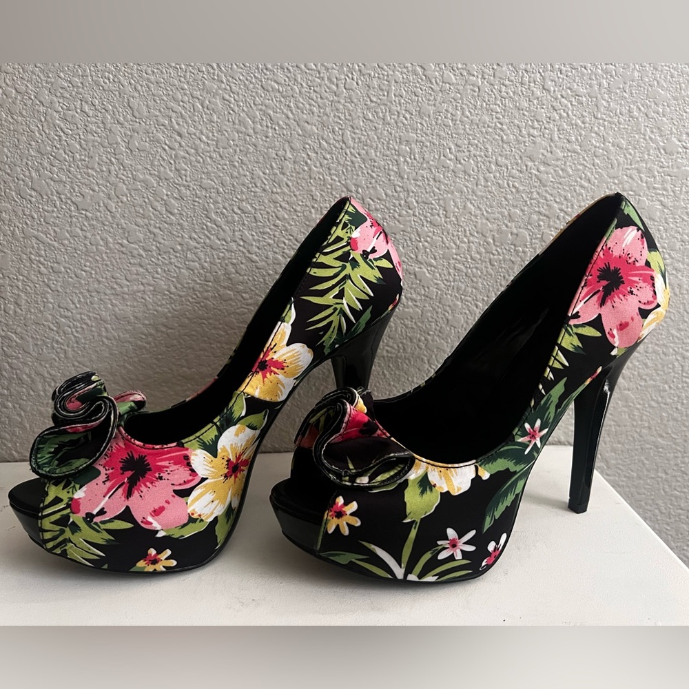 Sexy Pin Up Style Black floral heels